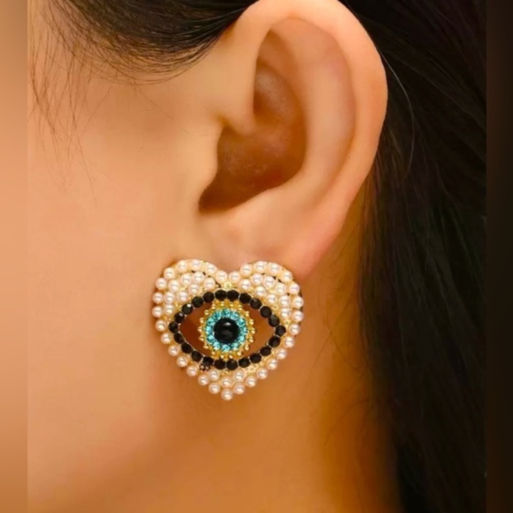 ✨NEW✨ Heart-Shaped Eye Pearl Statement Earrings